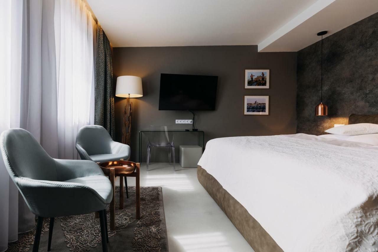 Villa Bricola - Boutique Apartments Κάρλοβι Βάρι Εξωτερικό φωτογραφία