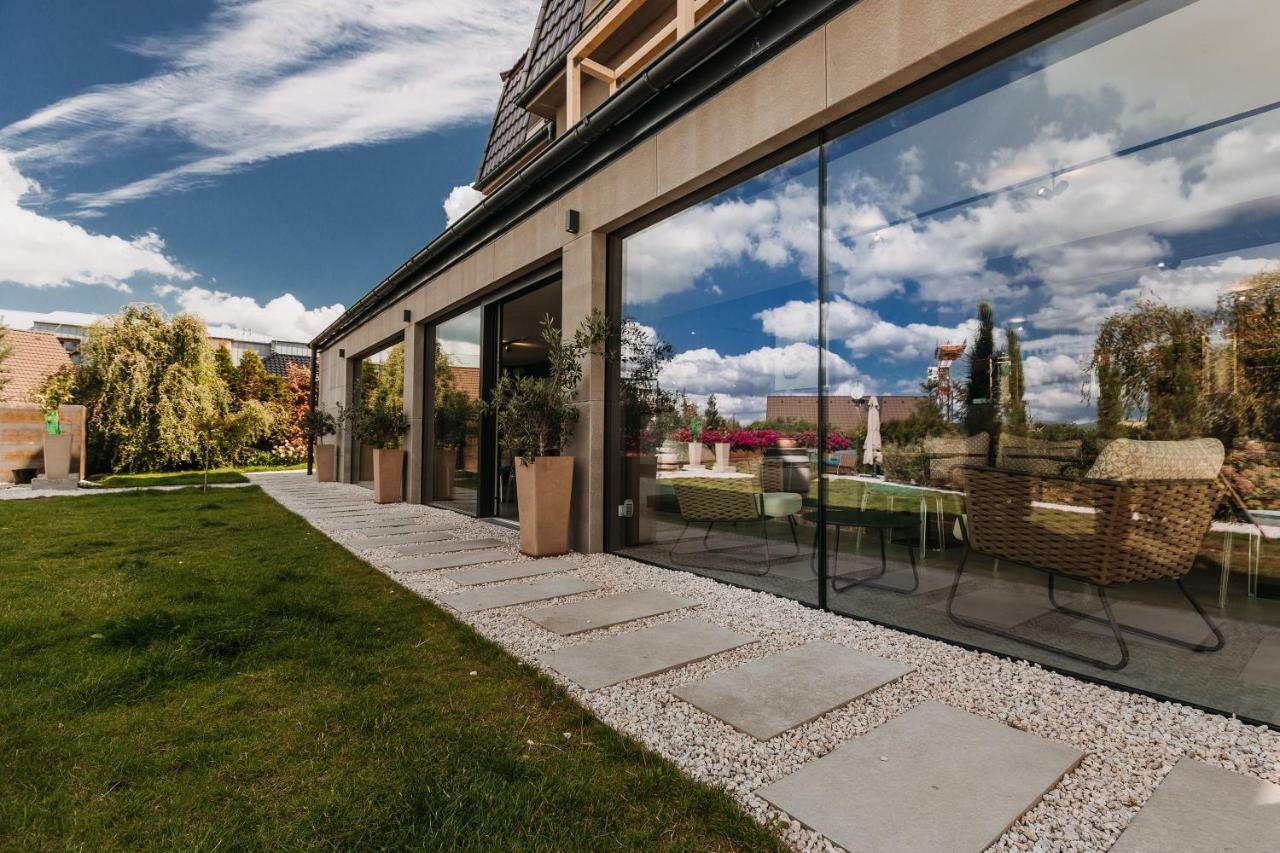 Villa Bricola - Boutique Apartments Κάρλοβι Βάρι Εξωτερικό φωτογραφία