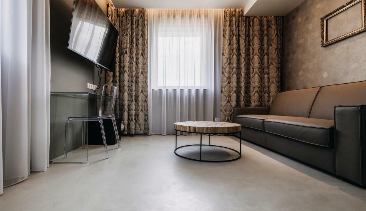 Villa Bricola - Boutique Apartments Κάρλοβι Βάρι Εξωτερικό φωτογραφία