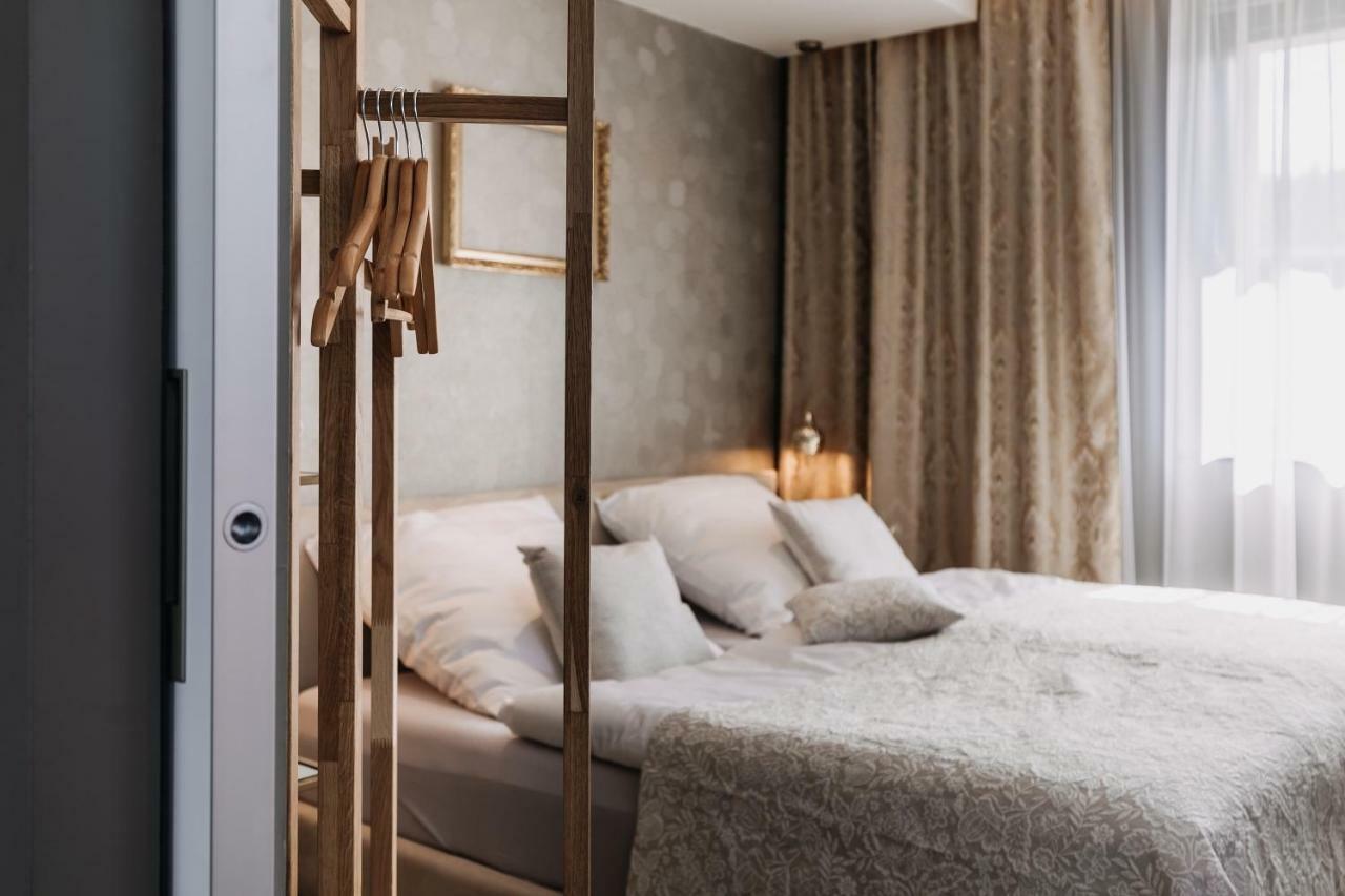 Villa Bricola - Boutique Apartments Κάρλοβι Βάρι Εξωτερικό φωτογραφία